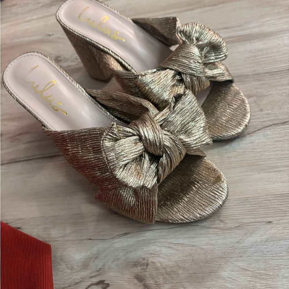 Gold Bow Women's Heels - Picture 7 of 7